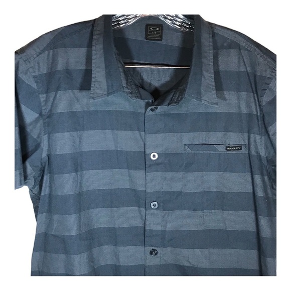 Oakley shirt men’s L blue gray striped short sleeve button front casual - Picture 2 of 8